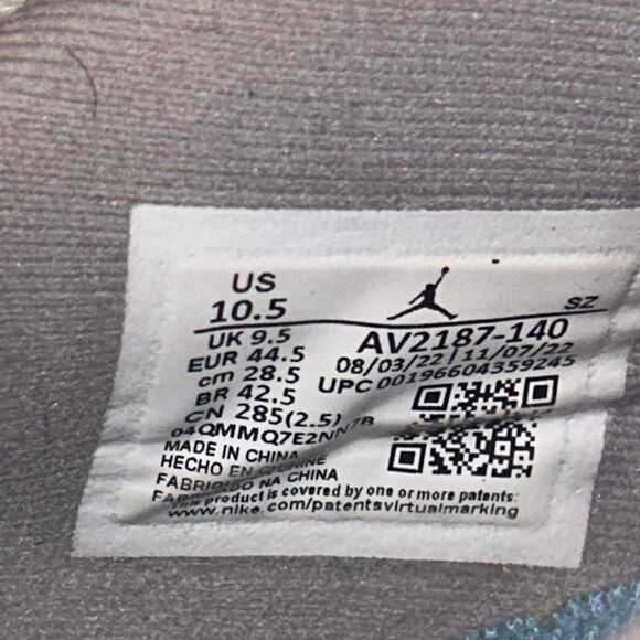 Jordan Men's Grey and Cream Trainers - Picture 7 of 8